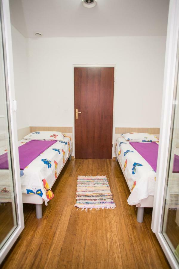 Agata Apartments Novaglia Esterno foto